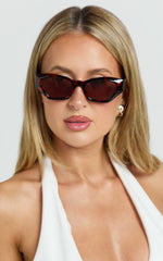 Wenalyn Sunglasses - Angular Cat Eye Sunglasses in Torte